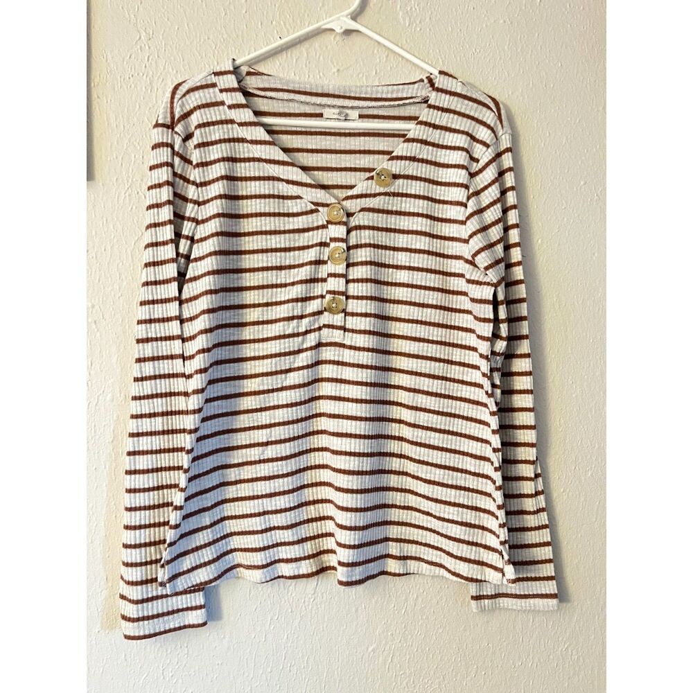 V-Neck Long sleeved top; Ribbed striped shirt